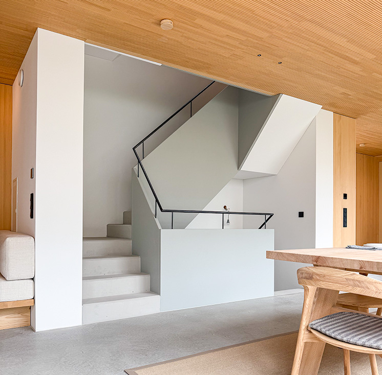 Holzhaus in Holzkirchen mit Betontreppe